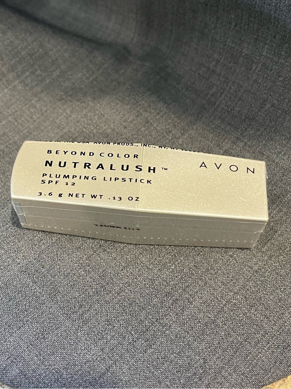 Avon Beyond Color Nutralush Plumping Lipstick SPF 12 - Miss Mauve Unopened
